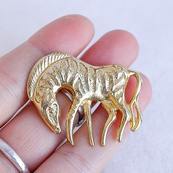 Vintage Gold Tone Zebra Brooch Abstract Safari Style Animal Pin Textured - Picture 3 of 4